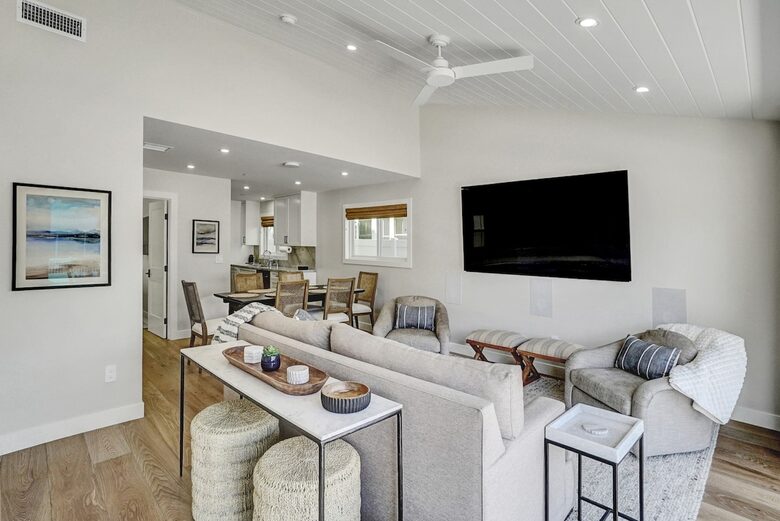 Contemporary Beachside Haven in the Heart of Newport Beach - Newport Beach, California