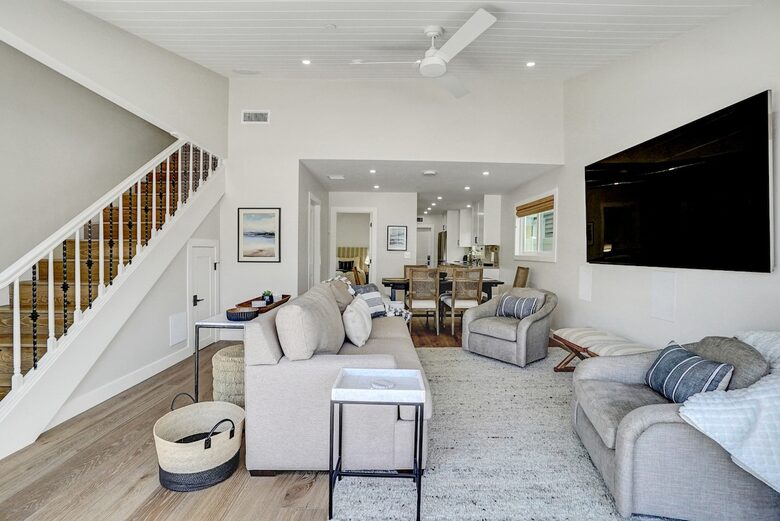 Contemporary Beachside Haven in the Heart of Newport Beach - Newport Beach, California