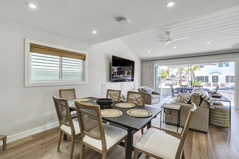 Contemporary Beachside Haven in the Heart of Newport Beach - Newport Beach, California