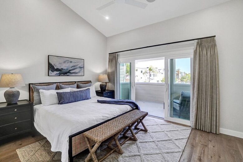 Contemporary Beachside Haven in the Heart of Newport Beach - Newport Beach, California