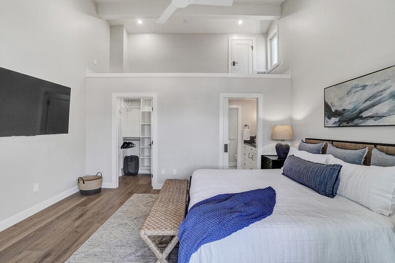 Contemporary Beachside Haven in the Heart of Newport Beach - Newport Beach, California