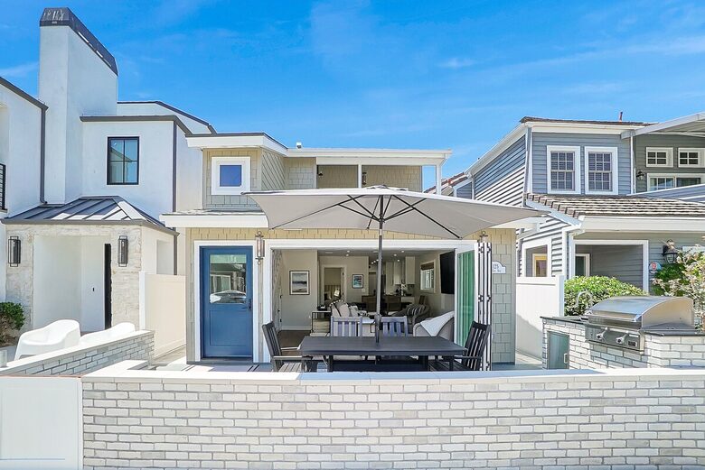 Contemporary Beachside Haven in the Heart of Newport Beach - Newport Beach, California