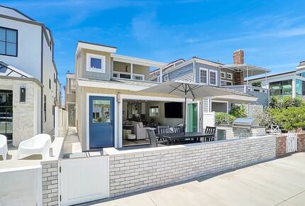 Contemporary Beachside Haven in the Heart of Newport Beach - Newport Beach, California
