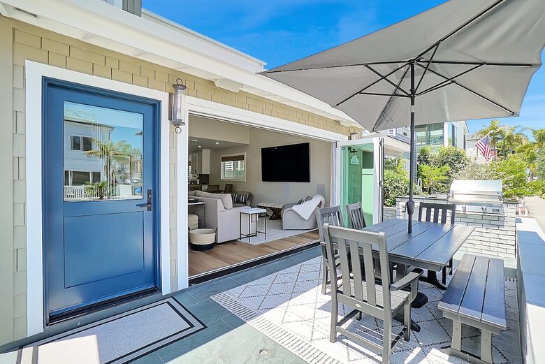 Contemporary Beachside Haven in the Heart of Newport Beach - Newport Beach, California