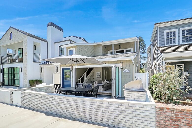 Contemporary Beachside Haven in the Heart of Newport Beach - Newport Beach, California