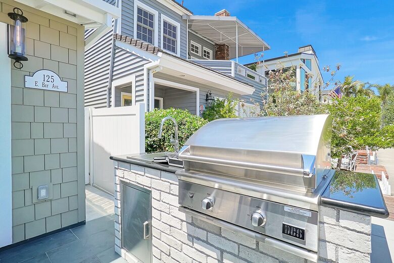 Contemporary Beachside Haven in the Heart of Newport Beach - Newport Beach, California
