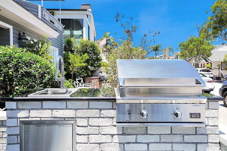 Contemporary Beachside Haven in the Heart of Newport Beach - Newport Beach, California