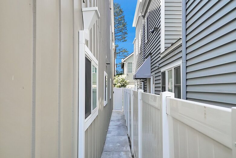 Contemporary Beachside Haven in the Heart of Newport Beach - Newport Beach, California