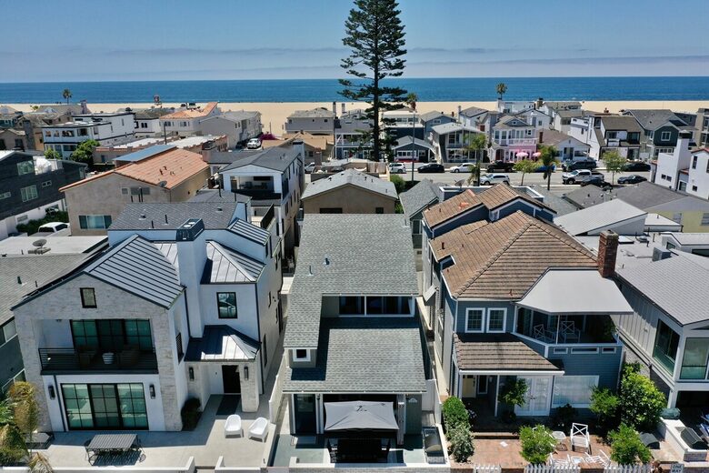 Contemporary Beachside Haven in the Heart of Newport Beach - Newport Beach, California