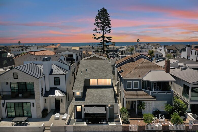 Contemporary Beachside Haven in the Heart of Newport Beach - Newport Beach, California