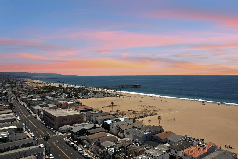 Contemporary Beachside Haven in the Heart of Newport Beach - Newport Beach, California