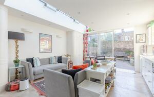 Delightful 2 Bed Cottage - London, United Kingdom