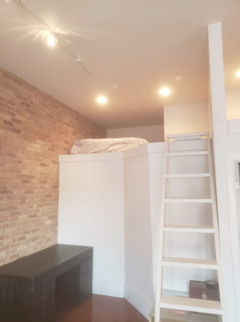 Stunning Duplex Penthouse with Skyline Views in Wicker Park - Chicago, Illinois