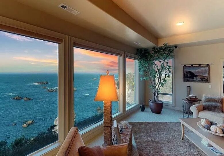 Rocky Waves Ocean Front Luxury Retreat - Brookings, Oregon