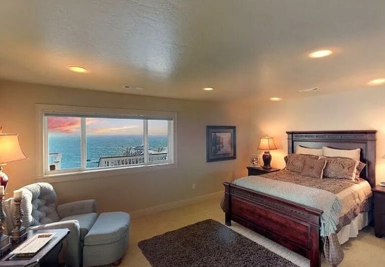 Rocky Waves Ocean Front Luxury Retreat - Brookings, Oregon