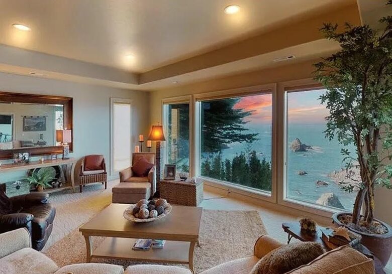 Rocky Waves Ocean Front Luxury Retreat - Brookings, Oregon