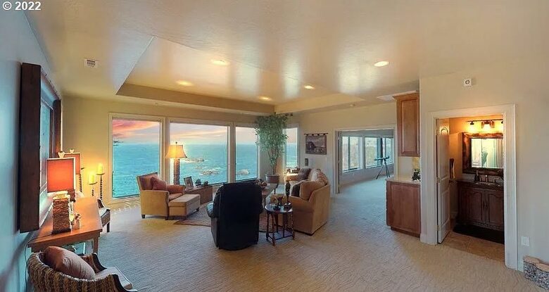 Rocky Waves Ocean Front Luxury Retreat - Brookings, Oregon