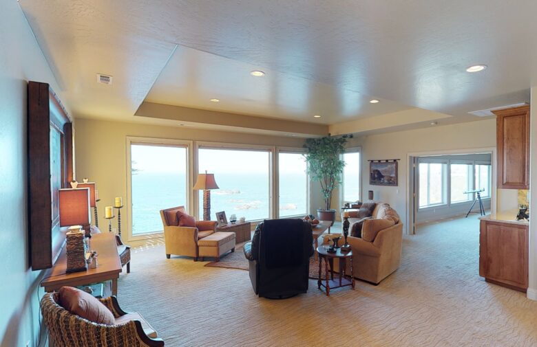 Rocky Waves Ocean Front Luxury Retreat - Brookings, Oregon