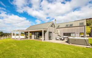 Oneroa Olive Estate - Waiheke Island, New Zealand