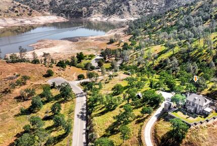 A Secluded Estate Overlooking Millerton Lake - Friant, California