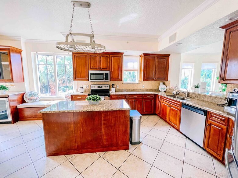 Luxurious 4 bedroom condo at Minorca - New Smyrna Beach, Florida