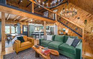 Blue Ridge Vista with Long-Range Mountain Views - Blue Ridge, Georgia