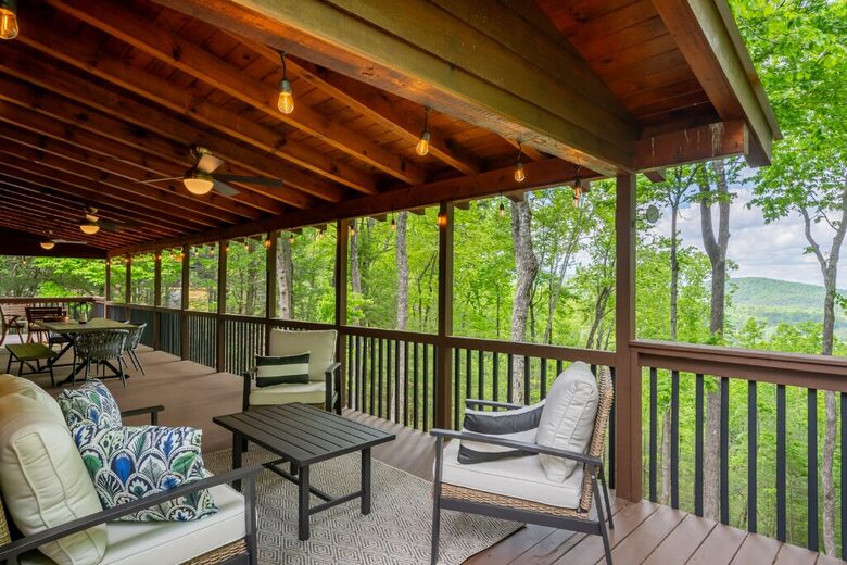 Blue Ridge Vista with Long-Range Mountain Views - Blue Ridge, Georgia