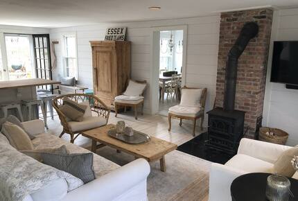 Classic Nantucket Retreat Near Historic Downtown - Nantucket, Massachusetts
