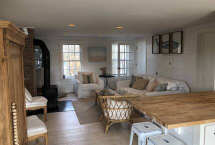 Classic Nantucket Retreat Near Historic Downtown - Nantucket, Massachusetts