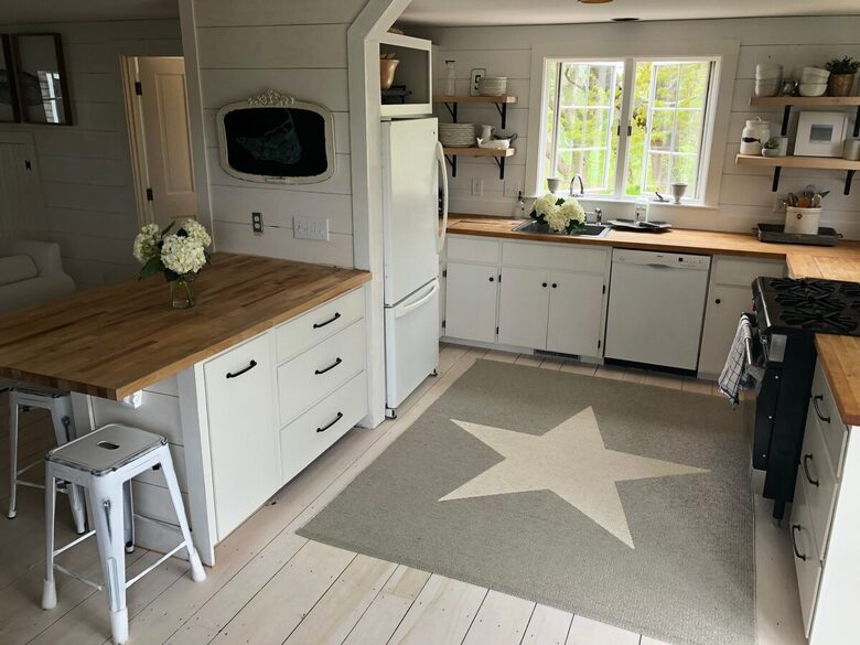 Classic Nantucket Retreat Near Historic Downtown - Nantucket, Massachusetts