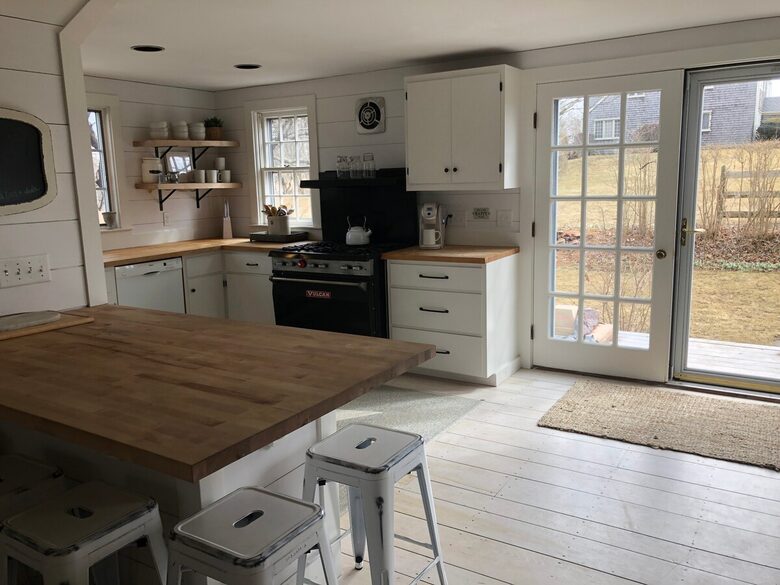 Classic Nantucket Retreat Near Historic Downtown - Nantucket, Massachusetts
