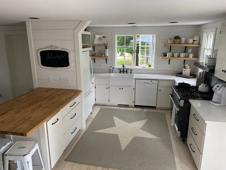 Classic Nantucket Retreat Near Historic Downtown - Nantucket, Massachusetts