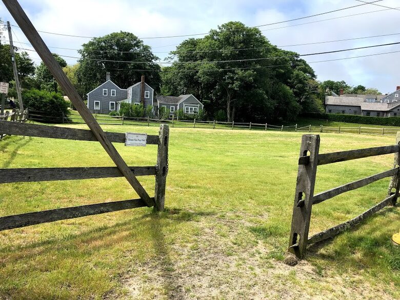 Classic Nantucket Retreat Near Historic Downtown - Nantucket, Massachusetts
