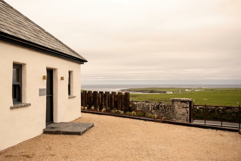 The Gate Lodge - Milltown Malbay, Ireland