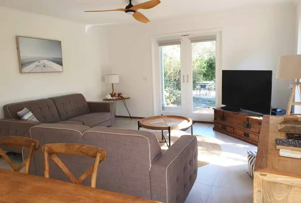 90 Mile Beach Luxury Escape - The Honeysuckles, Australia