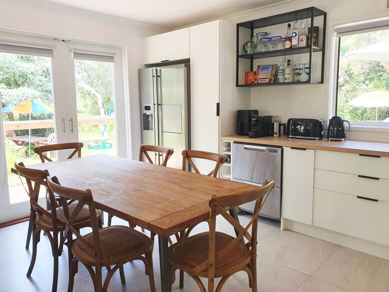 90 Mile Beach Luxury Escape - The Honeysuckles, Australia