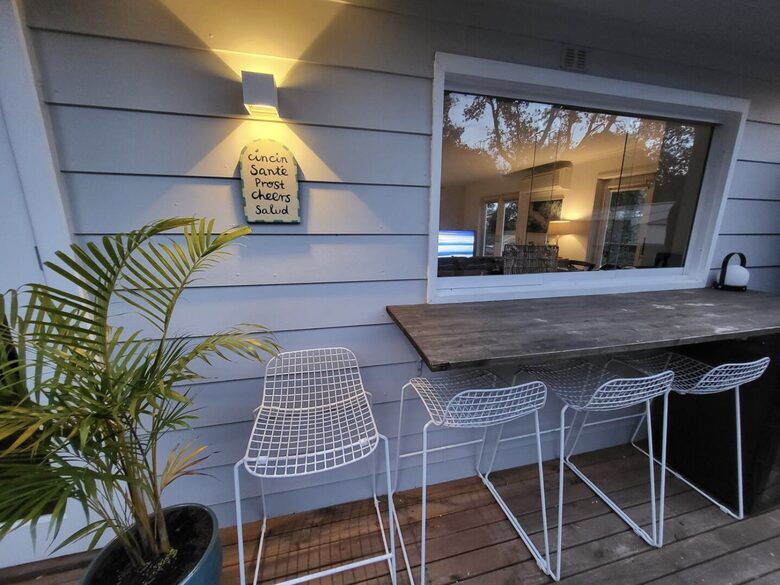 90 Mile Beach Luxury Escape - The Honeysuckles, Australia