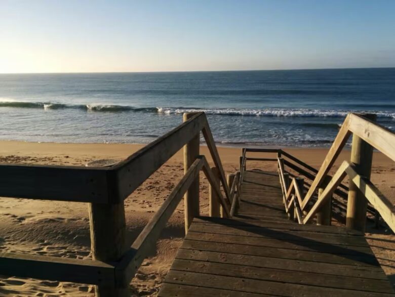 90 Mile Beach Luxury Escape - The Honeysuckles, Australia