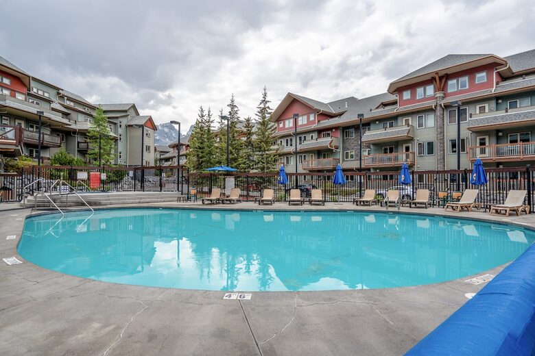 Cozy Mountain Escape in the Heart of Canmore - Canmore, Canada