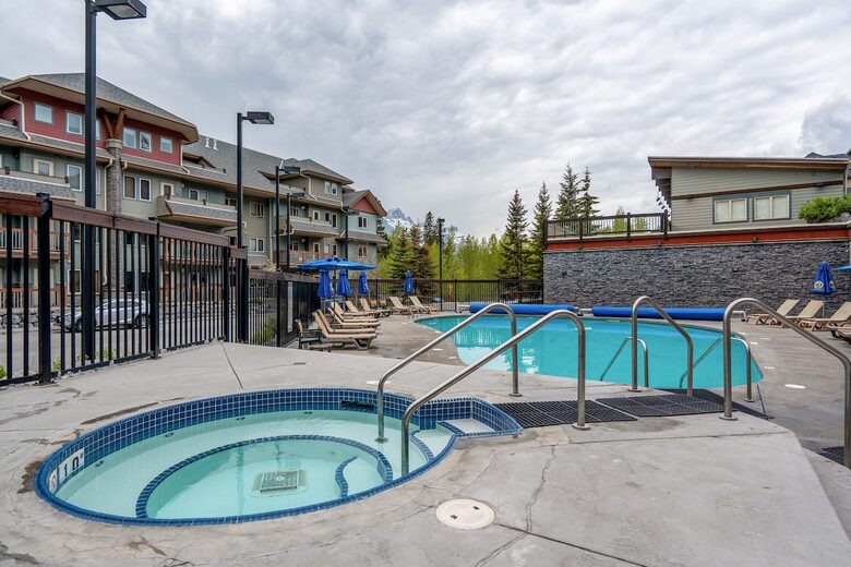Cozy Mountain Escape in the Heart of Canmore - Canmore, Canada