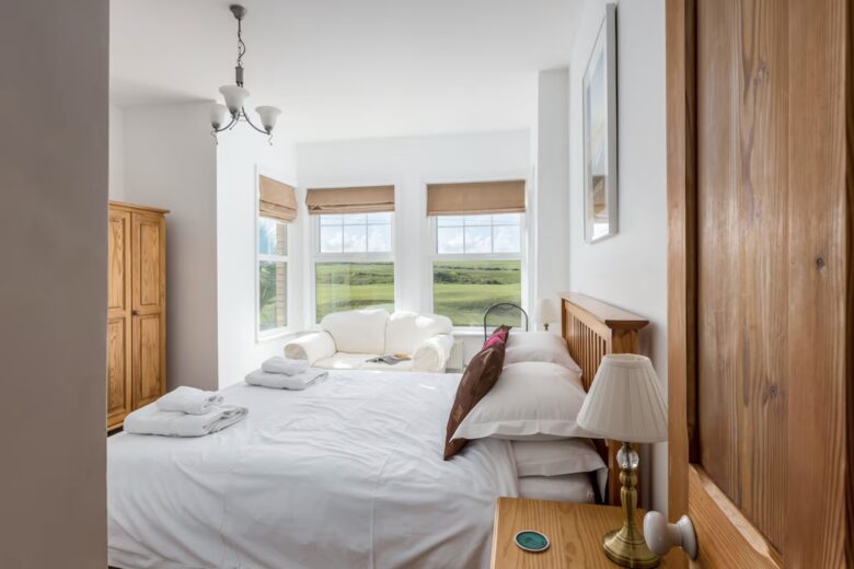 Foreshore | Large Golf and Family Home - Bude, United Kingdom