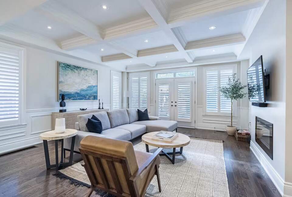 Executive Suburban Townhouse - Etobicoke, Canada