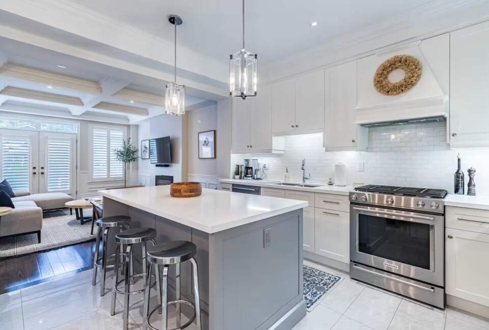 Executive Suburban Townhouse - Etobicoke, Canada