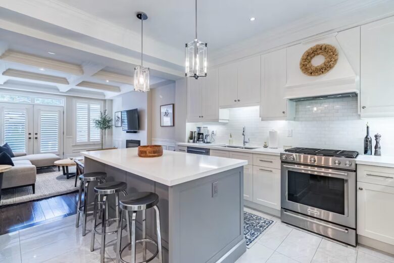 Executive Suburban Townhouse - Etobicoke, Canada