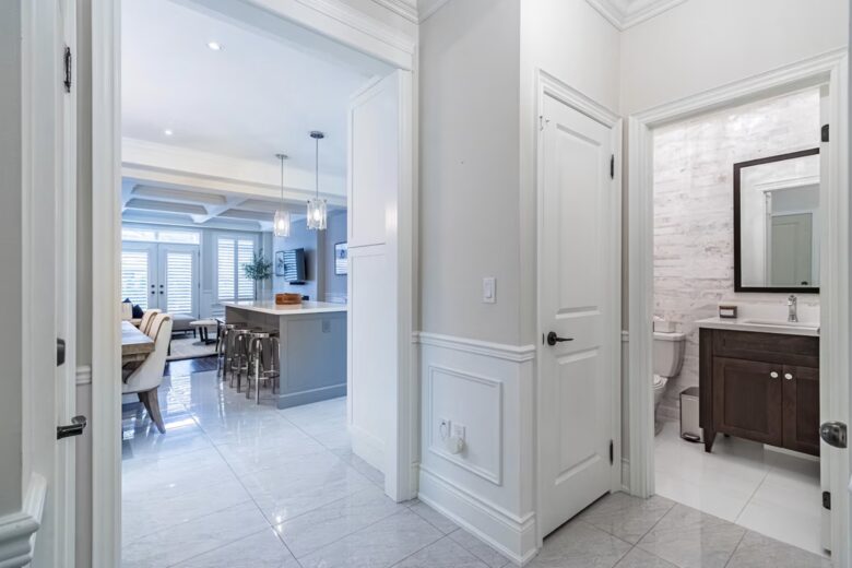 Executive Suburban Townhouse - Etobicoke, Canada