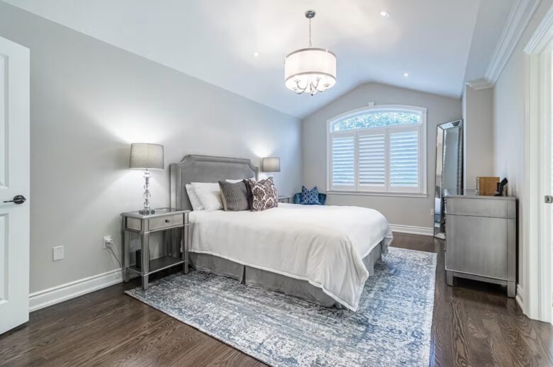 Executive Suburban Townhouse - Etobicoke, Canada