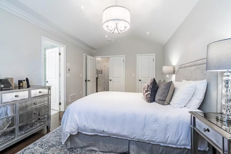 Executive Suburban Townhouse - Etobicoke, Canada