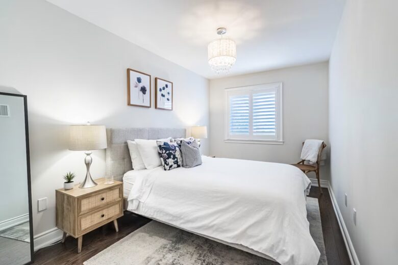 Executive Suburban Townhouse - Etobicoke, Canada