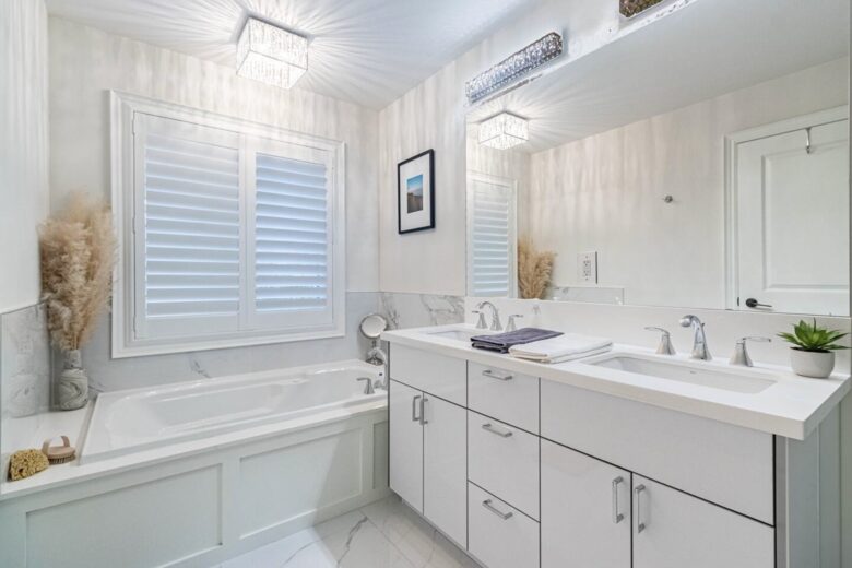 Executive Suburban Townhouse - Etobicoke, Canada