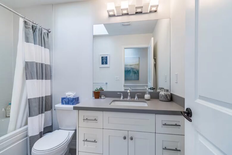 Executive Suburban Townhouse - Etobicoke, Canada
